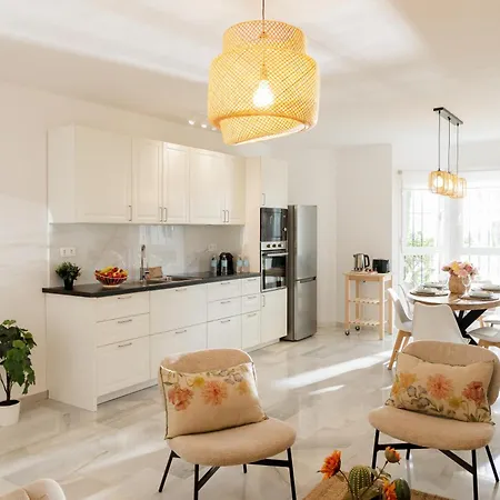 Banus - Nueva Andalucia, 3br- 2br Flat, Bright Outdoor Terrace With Direct Views Of The Garden & Pool, Ideal For Families With Children, Super At The Door Apartamento *