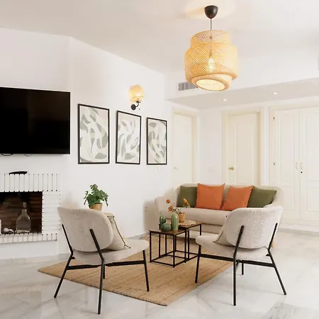 Banus - Nueva Andalucia, 3br- 2br Flat, Bright Outdoor Terrace With Direct Views Of The Garden & Pool, Ideal For Families With Children, Super At The Door Apartamento