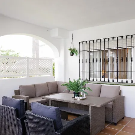 Apartamento Banus - Nueva Andalucia, 3br- 2br Flat, Bright Outdoor Terrace With Direct Views Of The Garden & Pool, Ideal For Families With Children, Super At The Door