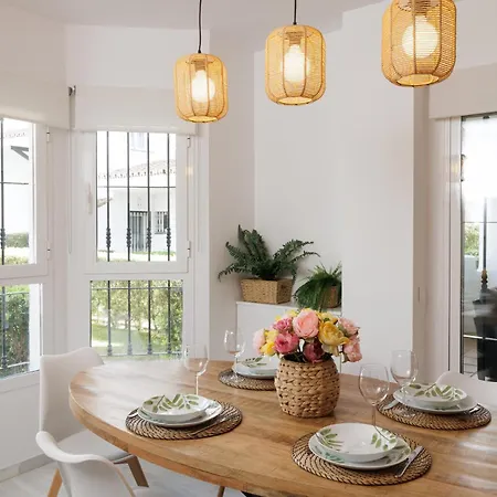 Banus - Nueva Andalucia, 3br- 2br Flat, Bright Outdoor Terrace With Direct Views Of The Garden & Pool, Ideal For Families With Children, Super At The Door Apartamento *