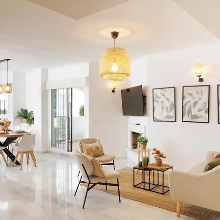 Apartamento Banus - Nueva Andalucia, 3br- 2br Flat, Bright Outdoor Terrace With Direct Views Of The Garden & Pool, Ideal For Families With Children, Super At The Door