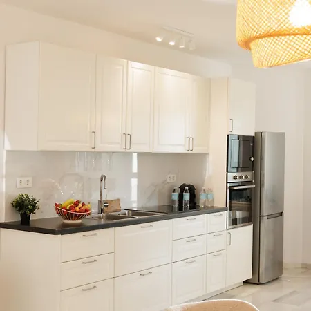 Banus - Nueva Andalucia, 3br- 2br Flat, Bright Outdoor Terrace With Direct Views Of The Garden & Pool, Ideal For Families With Children, Super At The Door Apartamento Marbella