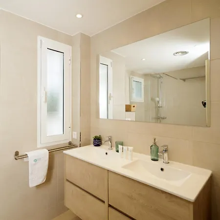 Banus - Nueva Andalucia, 3br- 2br Flat, Bright Outdoor Terrace With Direct Views Of The Garden & Pool, Ideal For Families With Children, Super At The Door Apartamento