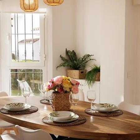 Banus - Nueva Andalucia, 3br- 2br Flat, Bright Outdoor Terrace With Direct Views Of The Garden & Pool, Ideal For Families With Children, Super At The Door Apartamento *