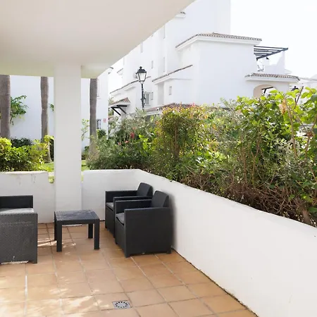 Apartamento Banus - Nueva Andalucia, 3br- 2br Flat, Bright Outdoor Terrace With Direct Views Of The Garden & Pool, Ideal For Families With Children, Super At The Door